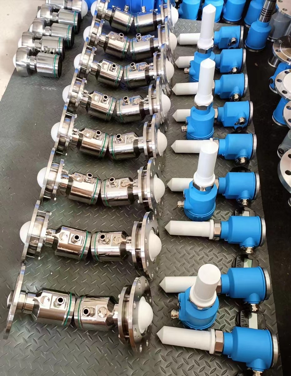 各種型號雷達液位計